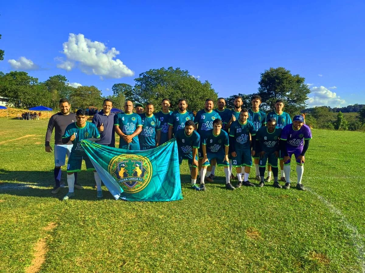 Time pronto para o jogo com kit personalizado EhGol