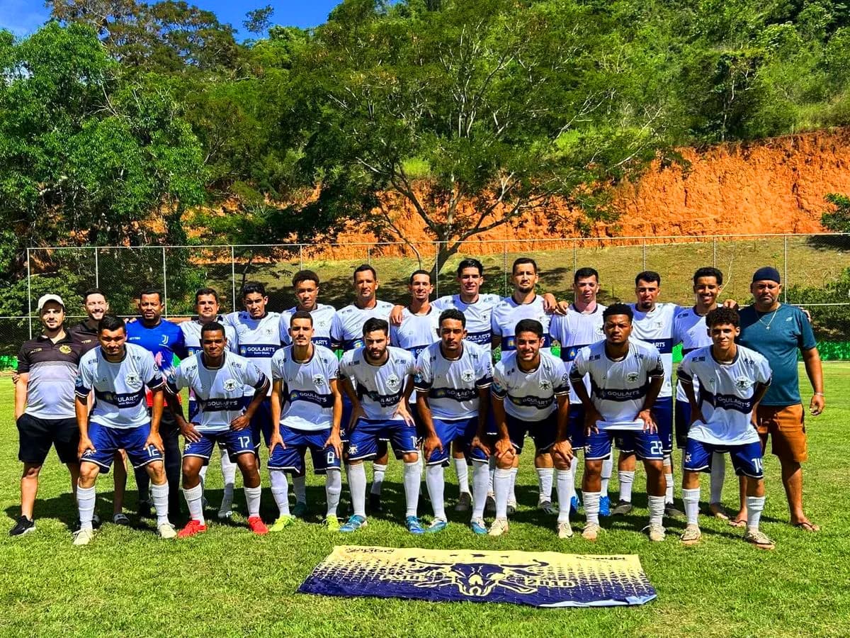 Elenco reunido vestindo a autoridade da EhGol Sports